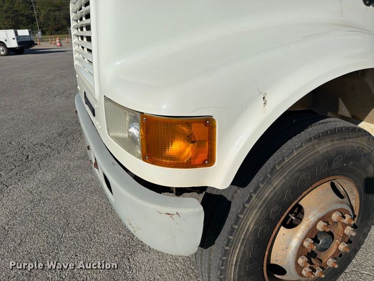 image for item FC3422 2001 International 4700 dump truck
