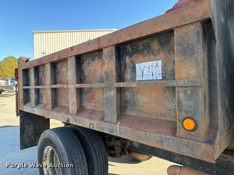 image for item FC3422 2001 International 4700 dump truck