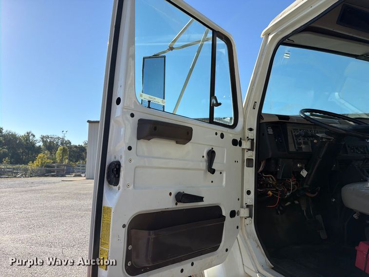image for item FC3422 2001 International 4700 dump truck