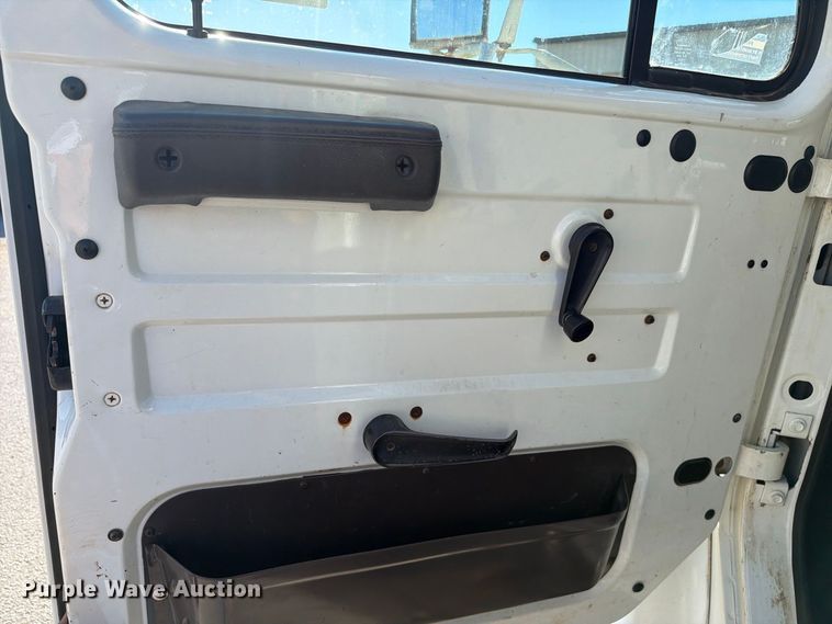 image for item FC3422 2001 International 4700 dump truck