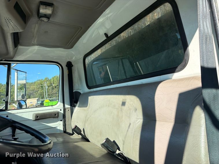 image for item FC3422 2001 International 4700 dump truck