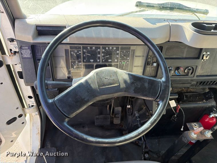 image for item FC3422 2001 International 4700 dump truck