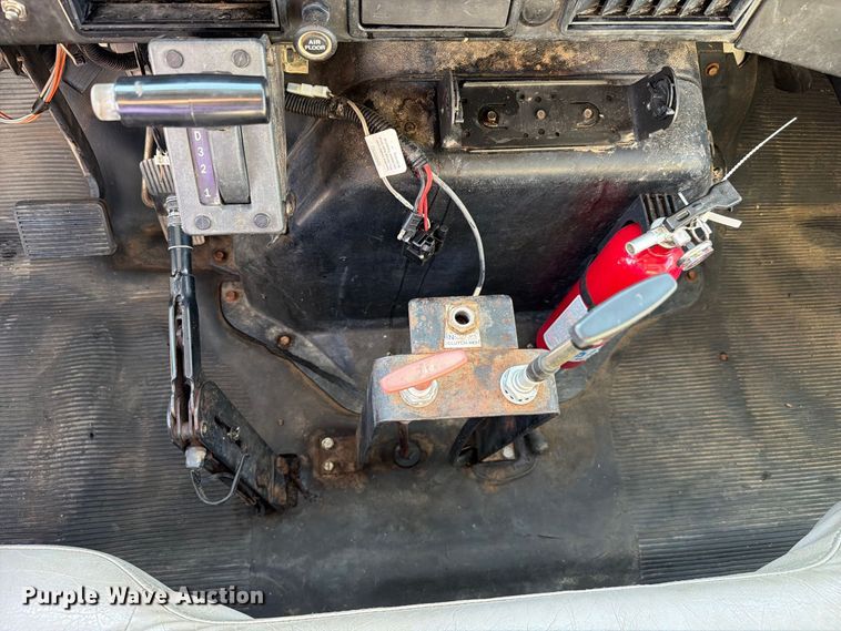 image for item FC3422 2001 International 4700 dump truck