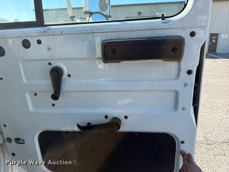image for item FC3422 2001 International 4700 dump truck