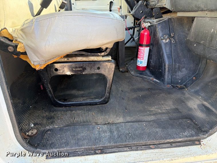 image for item FC3422 2001 International 4700 dump truck