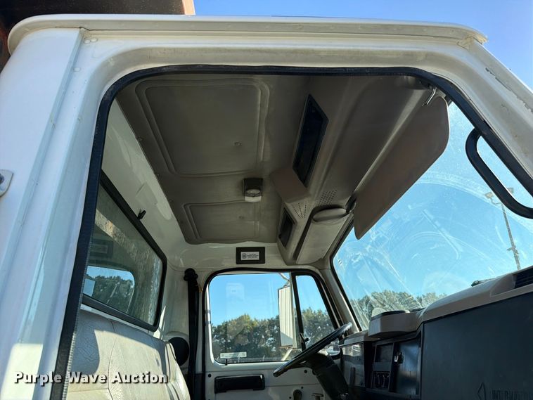 image for item FC3422 2001 International 4700 dump truck