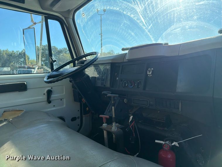 image for item FC3422 2001 International 4700 dump truck