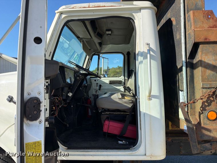 image for item FC3422 2001 International 4700 dump truck