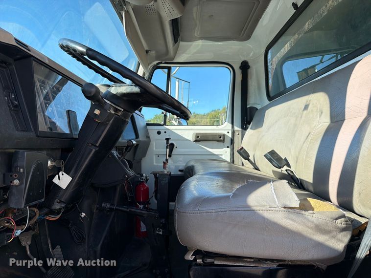 image for item FC3422 2001 International 4700 dump truck