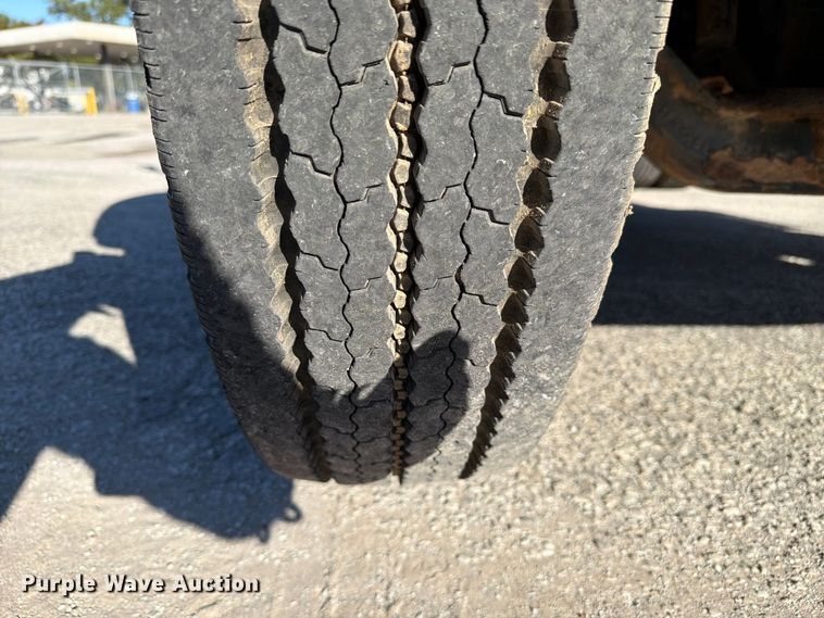 image for item FC3422 2001 International 4700 dump truck