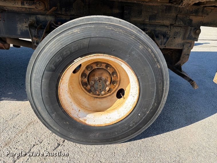 image for item FC3422 2001 International 4700 dump truck
