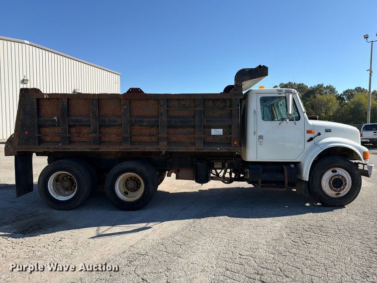 image for item FC3423 2001 International F4900 dump truck