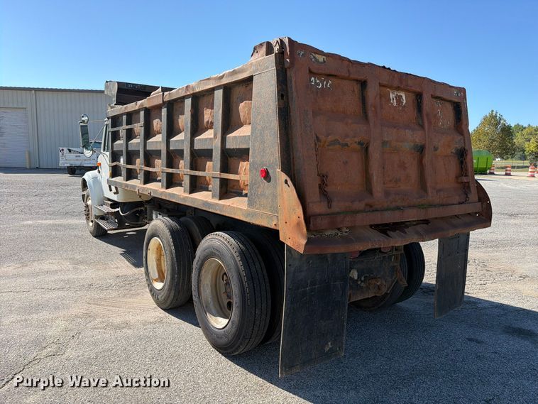 image for item FC3423 2001 International F4900 dump truck