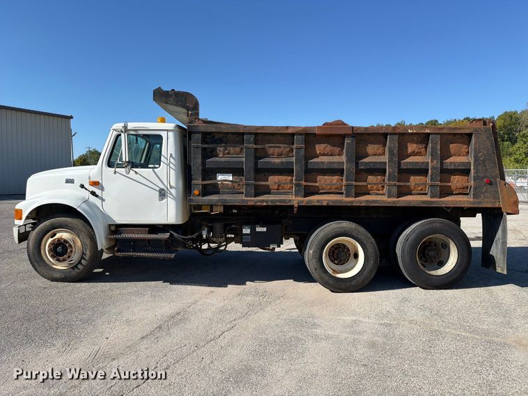 image for item FC3423 2001 International F4900 dump truck