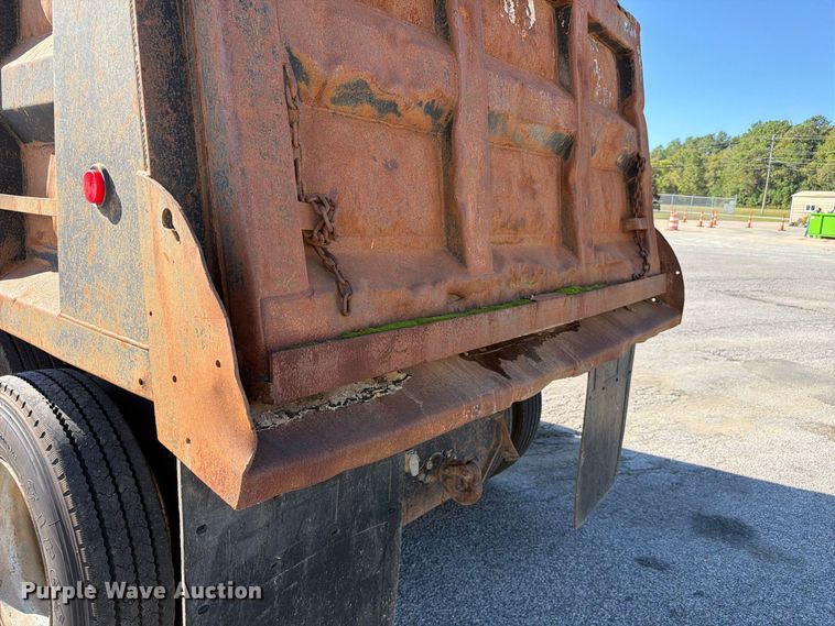 image for item FC3423 2001 International F4900 dump truck