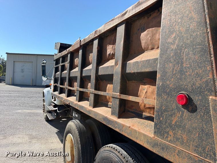 image for item FC3423 2001 International F4900 dump truck