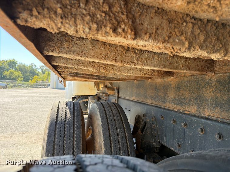 image for item FC3423 2001 International F4900 dump truck