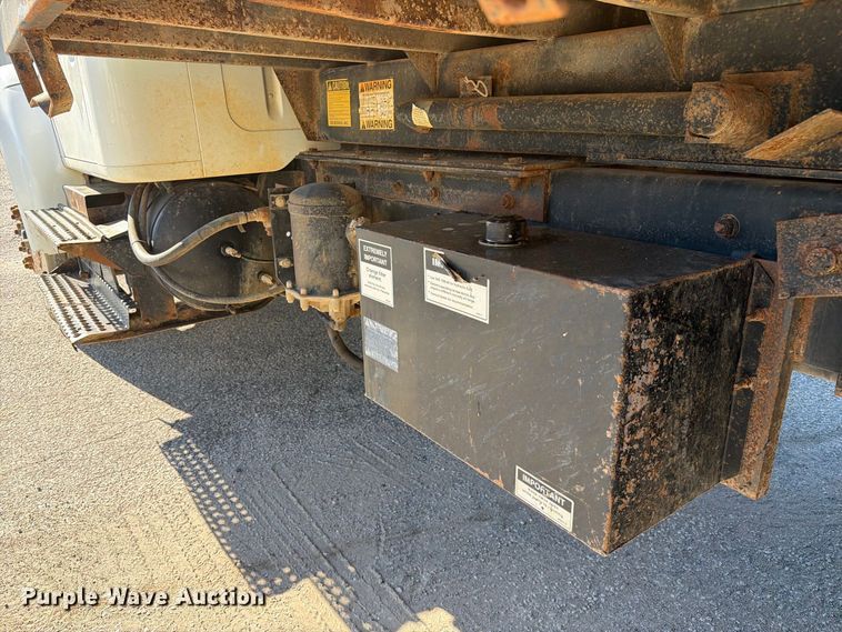 image for item FC3423 2001 International F4900 dump truck