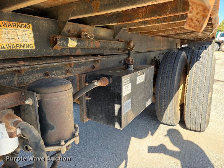 image for item FC3423 2001 International F4900 dump truck