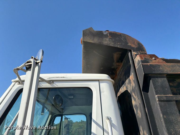 image for item FC3423 2001 International F4900 dump truck