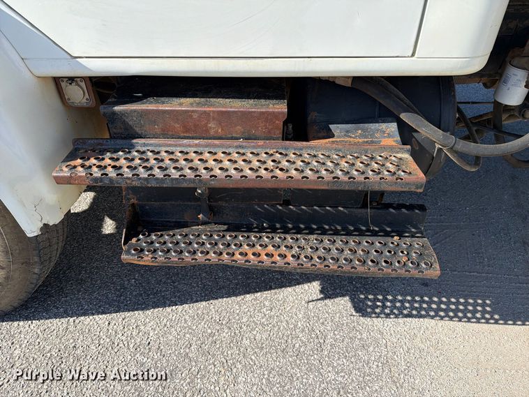 image for item FC3423 2001 International F4900 dump truck