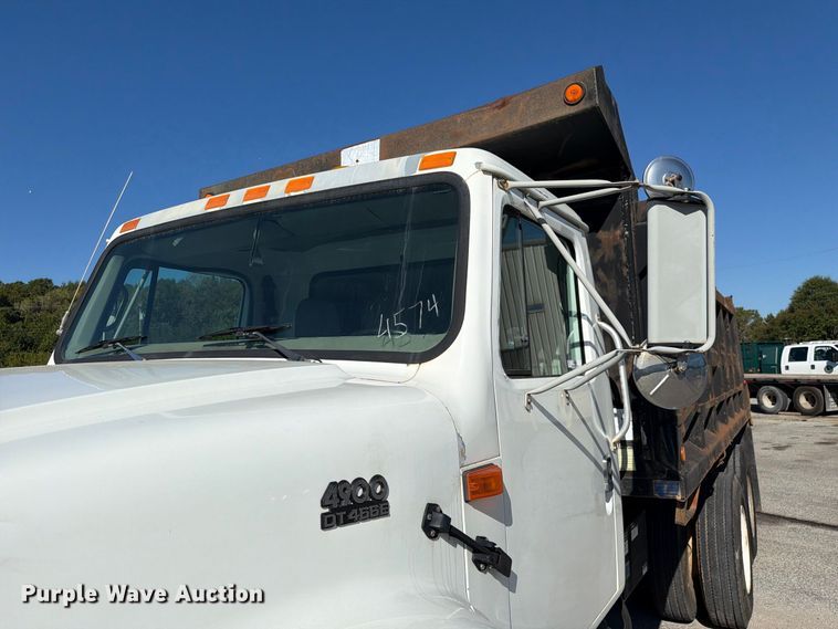 image for item FC3423 2001 International F4900 dump truck