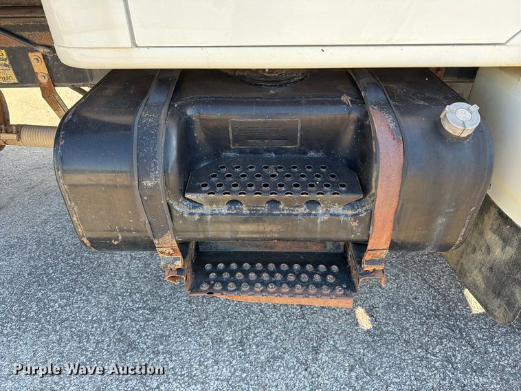 image for item FC3423 2001 International F4900 dump truck