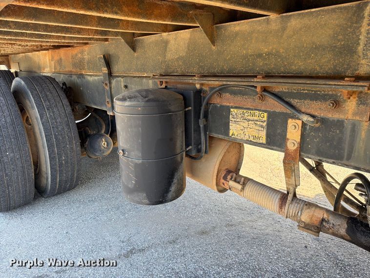 image for item FC3423 2001 International F4900 dump truck