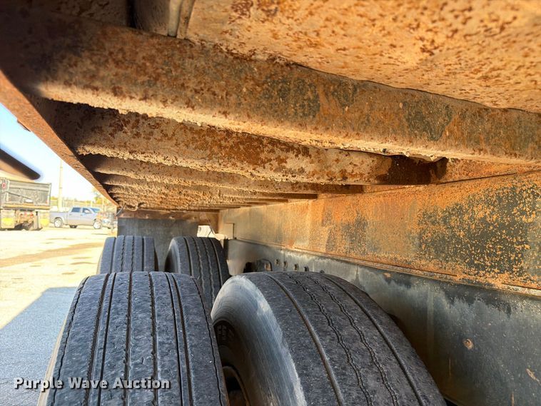 image for item FC3423 2001 International F4900 dump truck