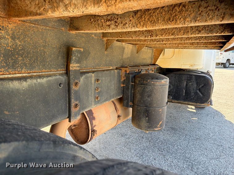 image for item FC3423 2001 International F4900 dump truck