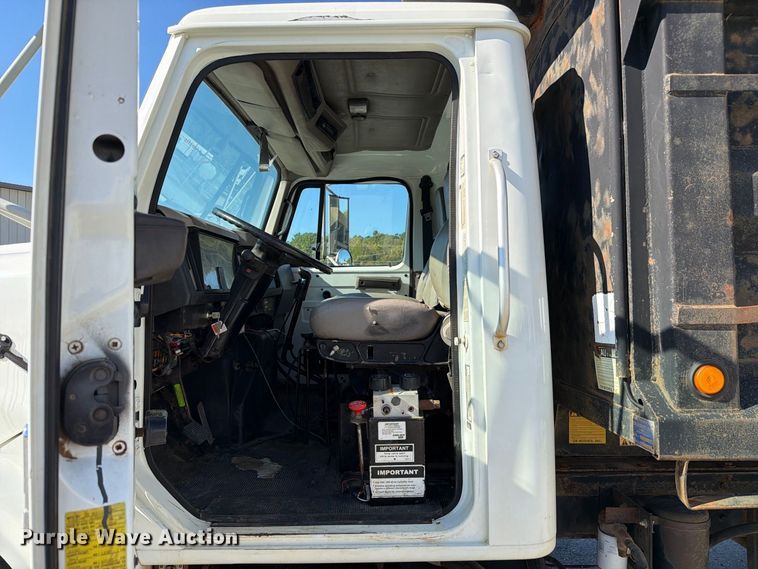 image for item FC3423 2001 International F4900 dump truck