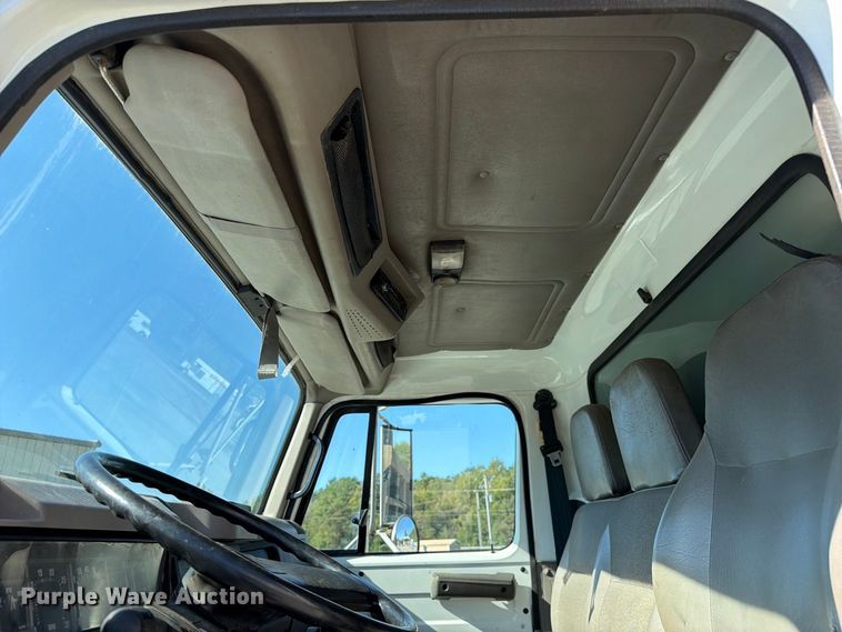 image for item FC3423 2001 International F4900 dump truck