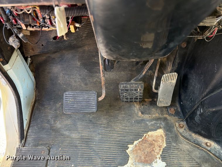 image for item FC3423 2001 International F4900 dump truck