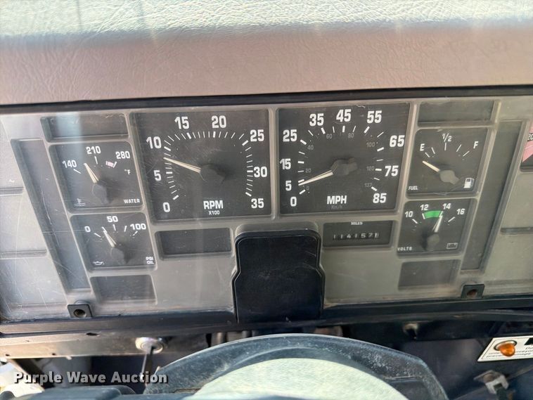 image for item FC3423 2001 International F4900 dump truck