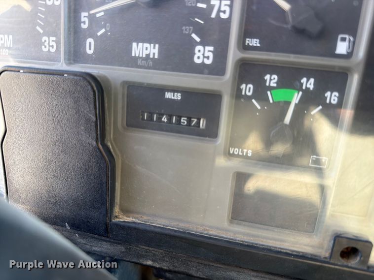 image for item FC3423 2001 International F4900 dump truck