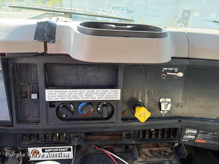 image for item FC3423 2001 International F4900 dump truck