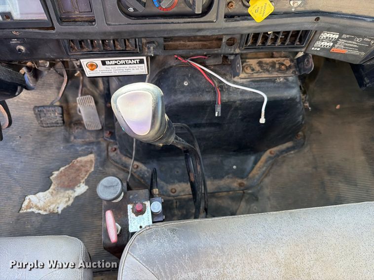 image for item FC3423 2001 International F4900 dump truck