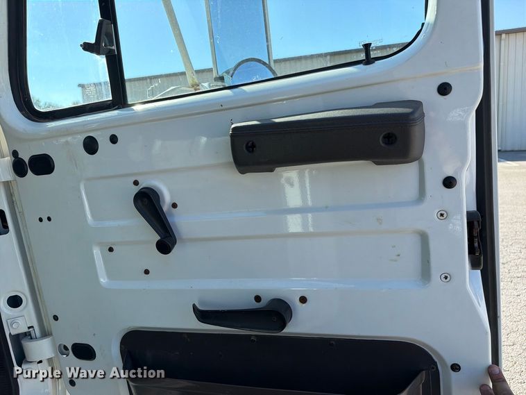 image for item FC3423 2001 International F4900 dump truck