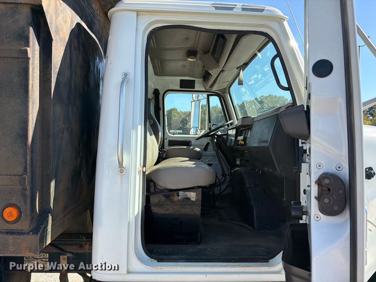 image for item FC3423 2001 International F4900 dump truck