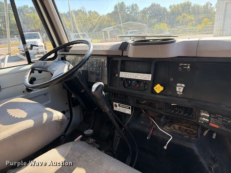 image for item FC3423 2001 International F4900 dump truck