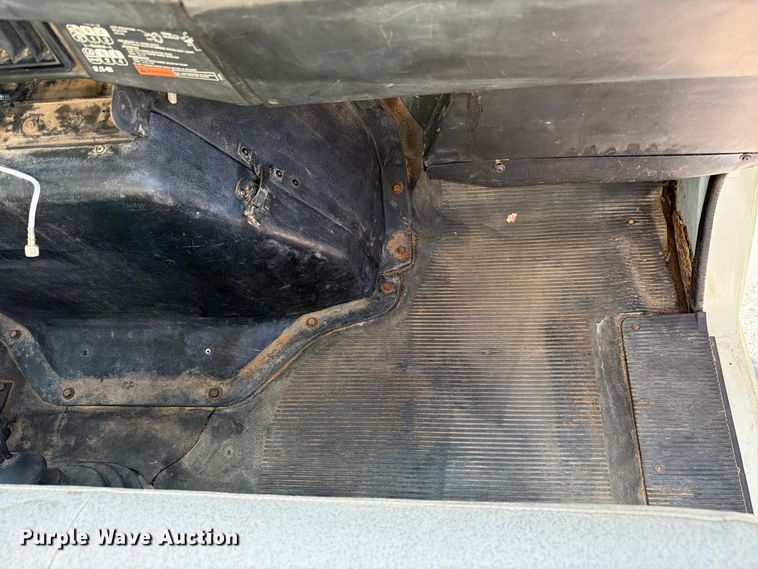 image for item FC3423 2001 International F4900 dump truck