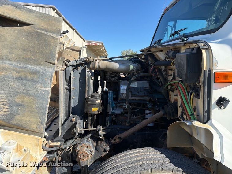 image for item FC3423 2001 International F4900 dump truck