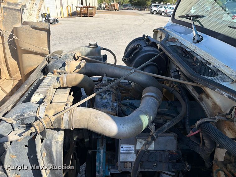 image for item FC3423 2001 International F4900 dump truck