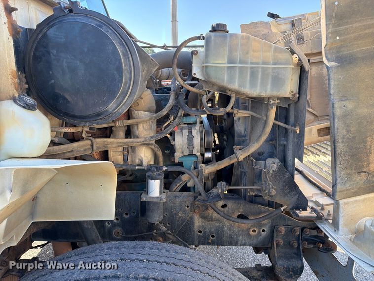 image for item FC3423 2001 International F4900 dump truck