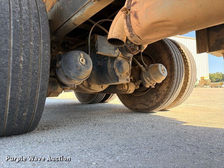 image for item FC3423 2001 International F4900 dump truck