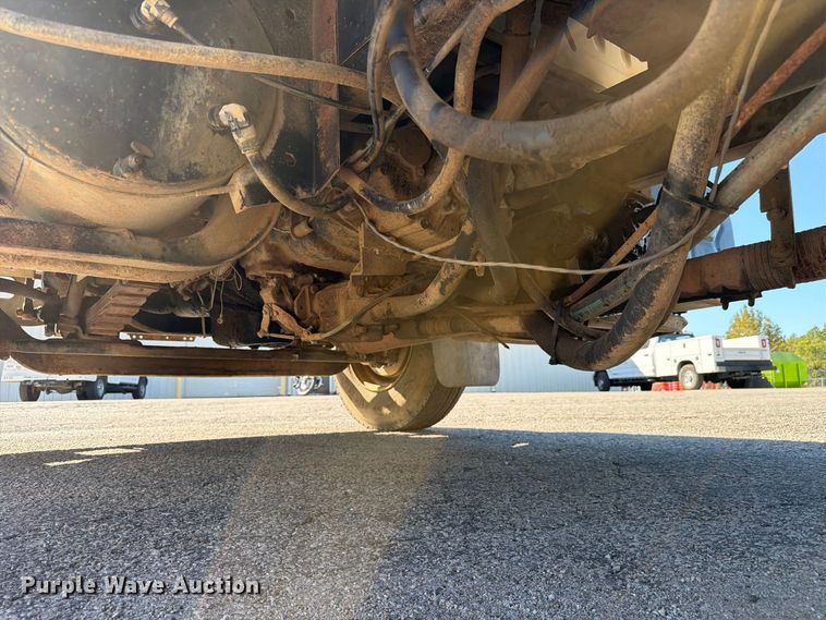 image for item FC3423 2001 International F4900 dump truck