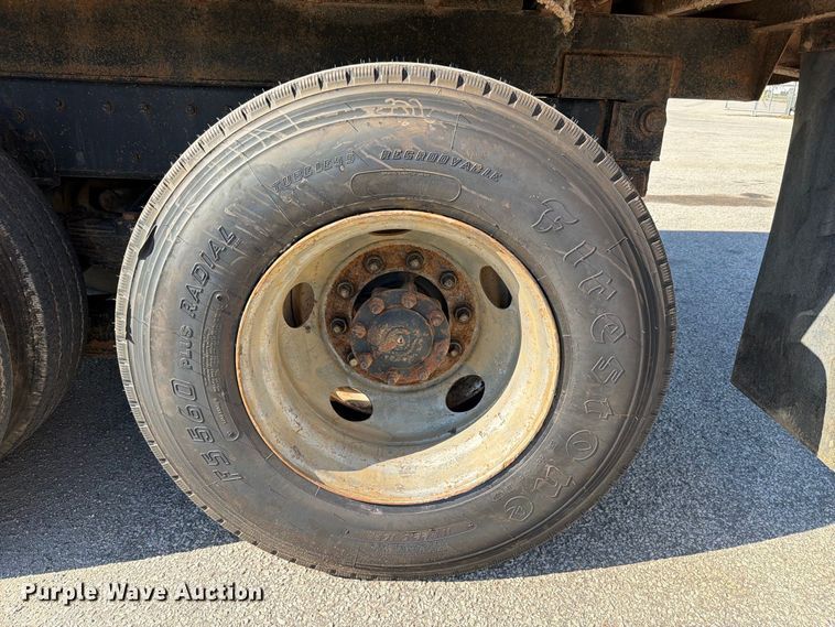 image for item FC3423 2001 International F4900 dump truck