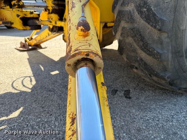 image for item FC3424 2001 New Holland LB90 backhoe