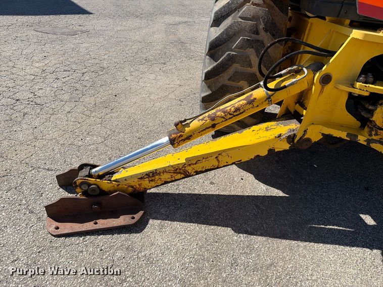 image for item FC3424 2001 New Holland LB90 backhoe