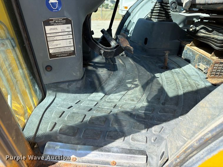 image for item FC3424 2001 New Holland LB90 backhoe